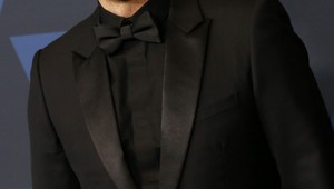 Pery podpriemerné, vlasy neumyté, svaly žiadne. TOTO je najkrajší muž planéty