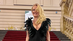 Pizingerová (50) vyrazila dych výstrihom po pupok, za očarujúcim poprsím je ale TÁTO finta!