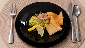 Lososový a avokádový tatarák