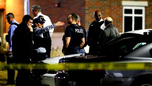 Pri demonštrácii vo Fergusone postrelili dvoch policajtov