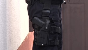 Cez východnú hranicu prepašovala desiatky cudzincov. Obvineniu čelí 35-ročná policajtka