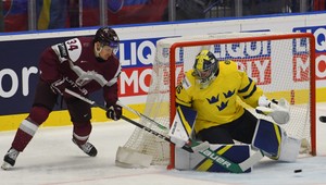 Švédsko je už v štvrťfinále: s Lotyšskom si poradilo 7:2