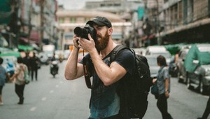 Takto spôsobujú bradatí muži na letiskách meškanie deväťtisíc hodín