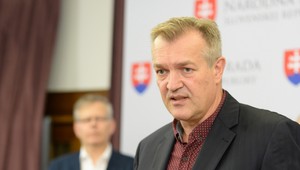 Zomrel bývalý moderátor a politik Robo Beňo