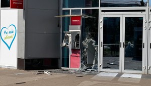 Spúšť v Dunajskej Lužnej. Zlodeji vytrhli bankomat