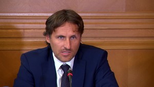 Kauza Očistec: Makó prišiel na výsluch tajne, na policajné prezídium prišiel aj Lipšic