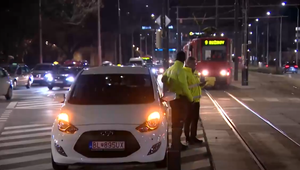 Hrozivá nehoda v Bratislave. Električka na priechode zrazila malého chlapca