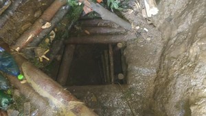 Mužov, ktorí sa udusili v štôlni, stále nevytiahli: Zasadal krízový štáb, zásah môže trvať 14 dní