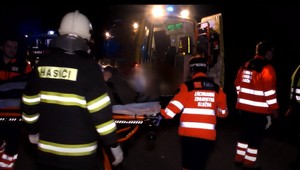 S autom skončil v betónovom mostíku. Záchranár mimo služby neváhal ani sekundu