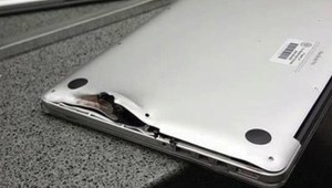 Laptop mu zachránil život. Guľka minula muža len tesne