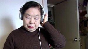 Zabudnite na vek! Hviezda tokijskej diskoscény má 82 rokov