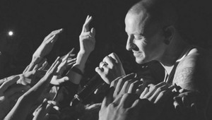 Beninngtona od detstva sexuálne zneužíval kamarát