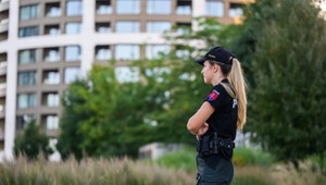 Policajtkám a vojačkám má stúpnuť tehotenské. Vláda schválila novelu zákona