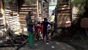 Rodina s 8 deťmi prišla o všetko. Ich príbytok zapálil 6-ročný syn