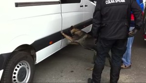 V autobuse pašovali 800 škatuliek cigariet