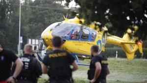 Dieťa vypadlo z okna z 10 metrov. Na policajnej stanici skončil opitý otec