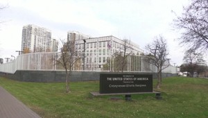 Ambasády v Kyjeve sa zatvárajú: Výzvy občanom na opatrnosť, jadrové hrozby za tým vraj nie sú