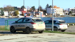 Tragické ráno v Senci. Z jazera vytiahli telo muža