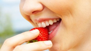 Ihly v jahodách nestrašia len Austrálčanov, dostali sa do ďalšej krajiny