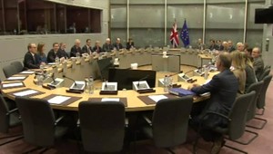 Spory Veľkej Británie a EÚ v súvislosti s brexitom siahajú až na obežnú dráhu