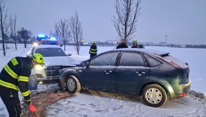 Poľadovica od rána komplikuje život v Prahe. Záchranári evidujú takmer 50 úrazov