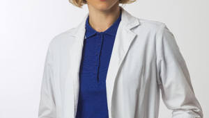 Kým mnohé jej kolegyne mladnú pomocou botoxu, ona skúša niečo úplne iné: Naozaj to funguje!