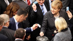 Nemecko pošle do boja proti Islamskému štátu vojakov, lietadlá a loď