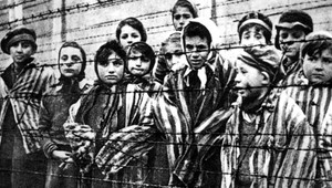 Poľský premiér tvrdí, že na holokauste sa podieľali aj Židia