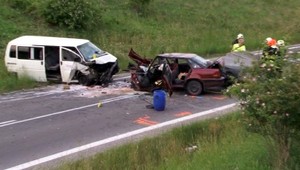 Mikrospánok a čelná zrážka. Päť ľudí skončilo v nemocnici!