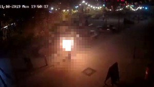 Muž sa podpálil priamo na Námestí SNP, potom odišiel k nákupnému centru