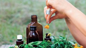 Stovky žien presvedčila, že sú tehotné vďaka jej bylinám. Teraz im hrozia doživotné problémy