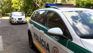 Prokuratúra obžalovala policajtov, ktorí napadli muža. Dvaja sú stále v službe