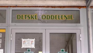 Deti z osád sú stále choré. Nemôžu byť zaočkované proti osýpkam, tvrdia rodičia