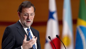 Nový premiér Sanchez, ako prvý,  zložil prísahu netradične. Pozrite sa akým spôsobom