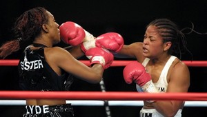 Do ringu krásku so silikónmi nepustia