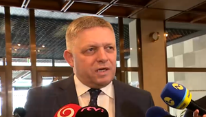 Fico čaká na prezidentku s vymenovaním ministrov. Vo svojich kandidátoch nevidí problém