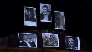 VIDEO: Na miesto, kde sa nakrúcalo "Keď draka bolí hlava", prišli desiatky ľudí. Spomínali na Karla Gotta