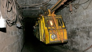 Po zemetrasení zavalilo baníkov, najmenej dvaja prišli o život