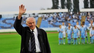 Rozlúčka s Futbalistom storočia Popluhárom vo štvrtok