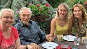 Dominika má letenku na otcov pohreb, Ivana Gottová sa nemôže vrátiť domov