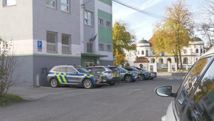 Agresivita v obchodoch: Tínedžer napadol pracovníčku, muž sa vyhrážal nožom