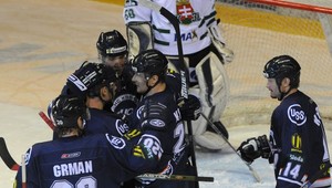 Vicemajster z Košíc vykorčuľoval na ľad aj so Štrbákom (25)