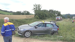 Vlak narazil do auta na priecestí. Vodiča na mieste nenašli