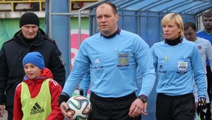 Išlo mu o život! Fanúšikovia Lucku vyhnali rozhodcu z ihriska