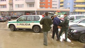 Zbil tehotnú družku. Bála sa vrátiť, tak vonku mrzla!