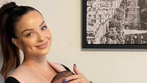 Mladý herec konečne priznal dcérku, ktorú má s Twiinskou: Vážne to takto urobil?