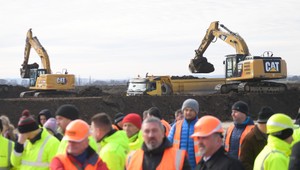 Pri Košiciach začali stavať priemyselný park. Švédska automobilka vyrobí prvý elektromobil v roku 2026