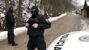 Rekonštrukcia vraždy Ernesta Valka: Na miesto činu priviedli dvoch podozrivých