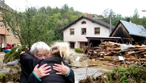 Záplavy v Česku majú tri obete. Polícia pátra aj po nezvestných