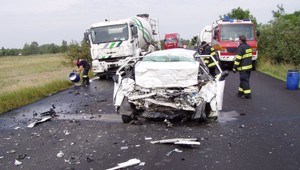 Zrážku s domiešavačom neprežil muž (†62) a tínedžerka (†14)